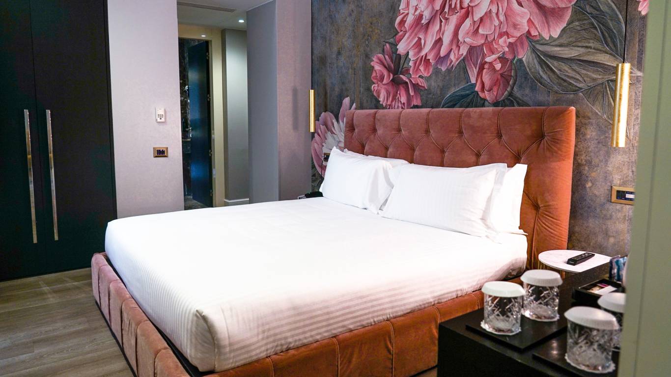 THE-UNIQUE-HOTEL-MILANO-BRERA-SUITE-JACUZZI-letto